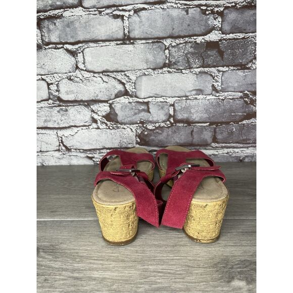 Clarks Red Suede Strappy Buckle Cork Wedge Sandals Women Sz 8.5M US/39.5EU Italy - Picture 4 of 16